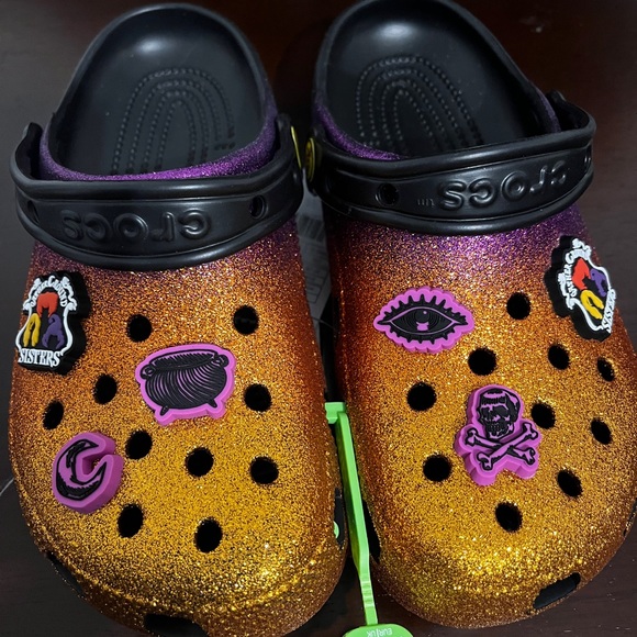 Crocs Classic Disney Hocus Pocus Clog. Firm price - Picture 9 of 14